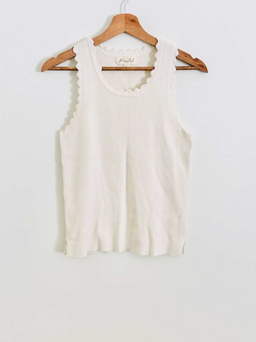 Marled Ribbed Scallop-Edge Tank Top in Cream